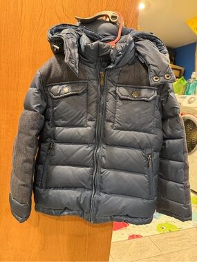 Vera Piuma Puffer fits 4/5 year old
